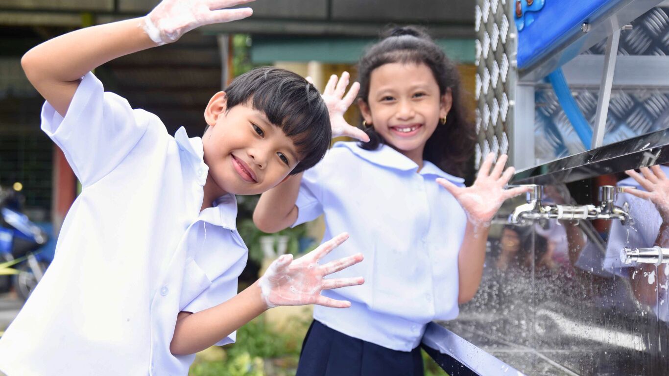 Kids 1366x768